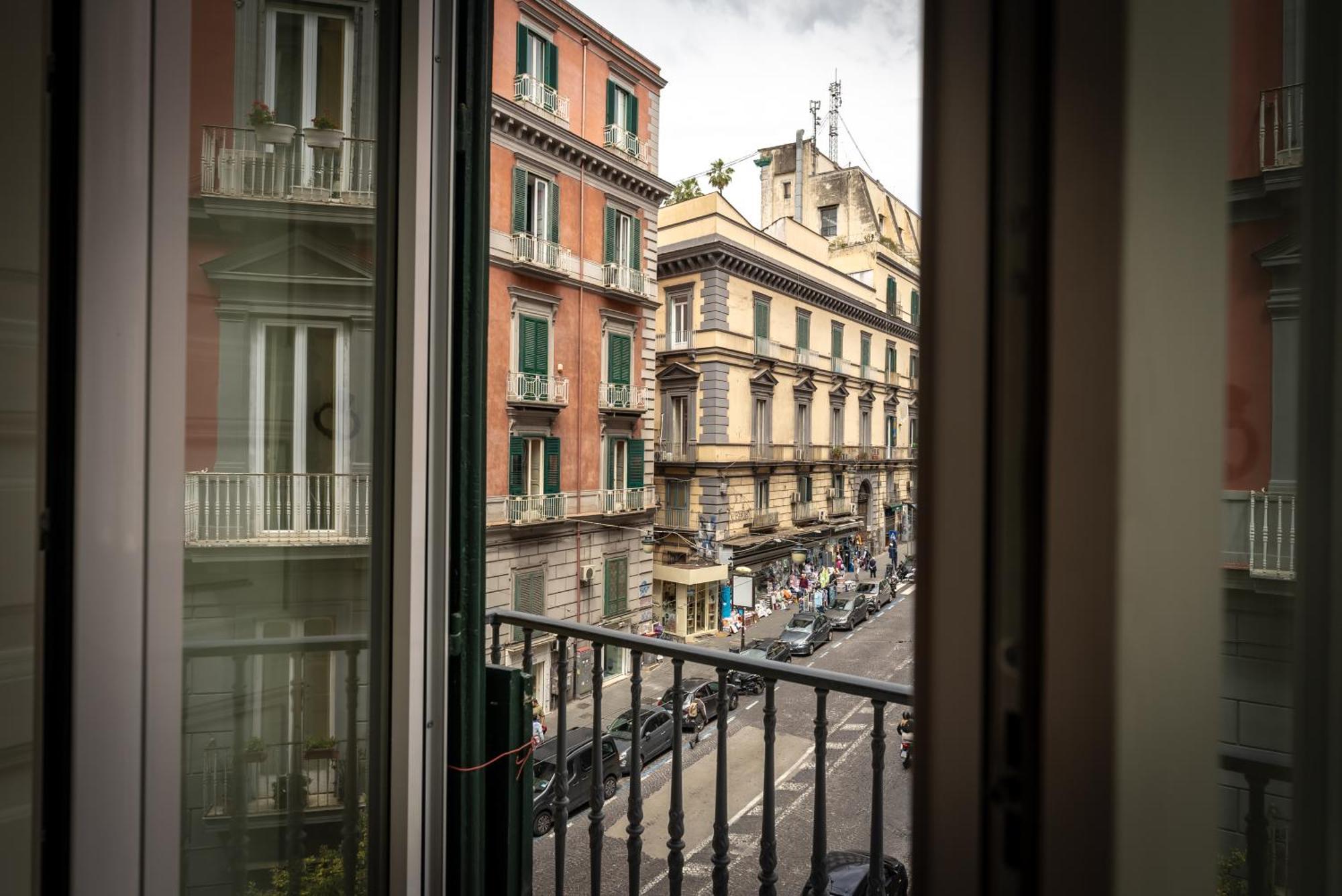 Antica Dimora Pessina Hotel Napoli Bagian luar foto