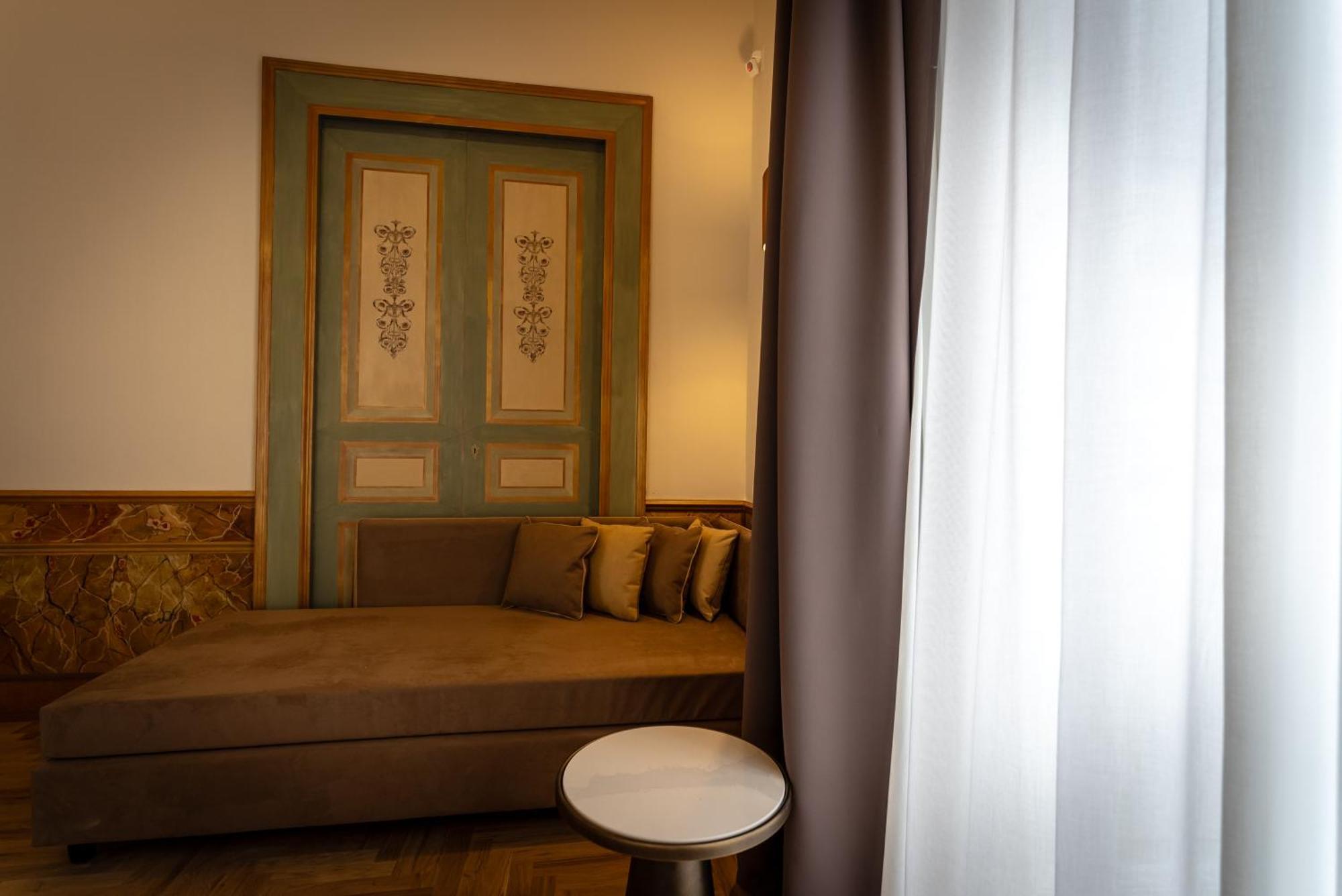 Antica Dimora Pessina Hotel Napoli Bagian luar foto