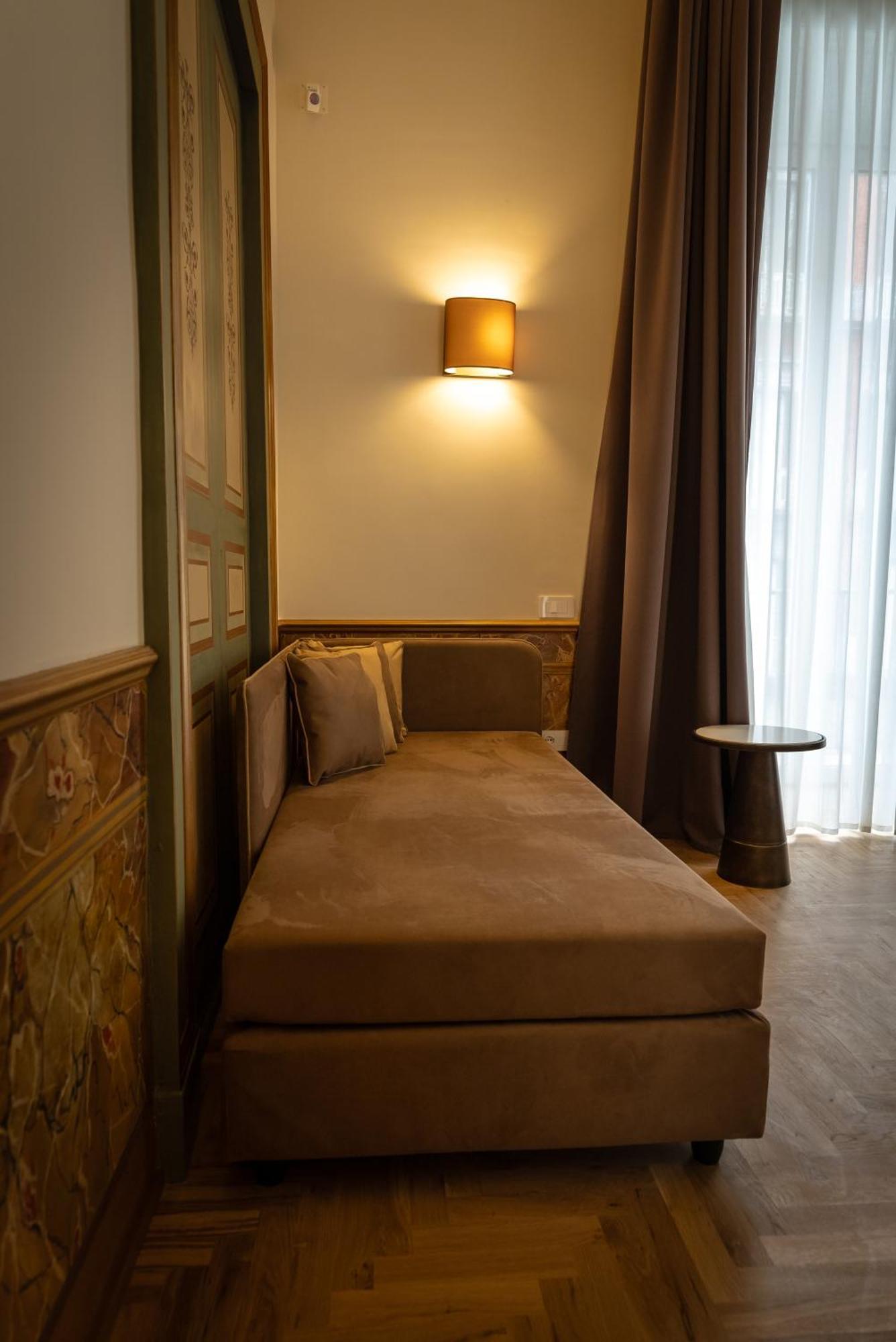 Antica Dimora Pessina Hotel Napoli Bagian luar foto