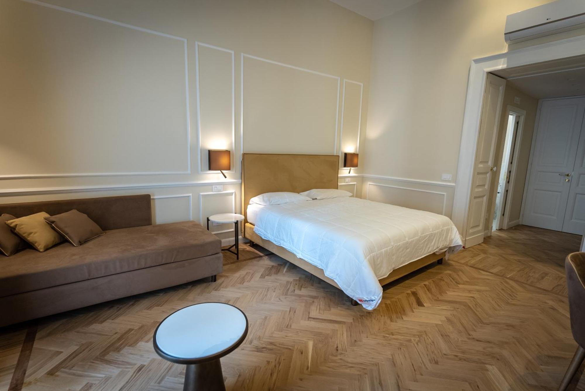 Antica Dimora Pessina Hotel Napoli Bagian luar foto