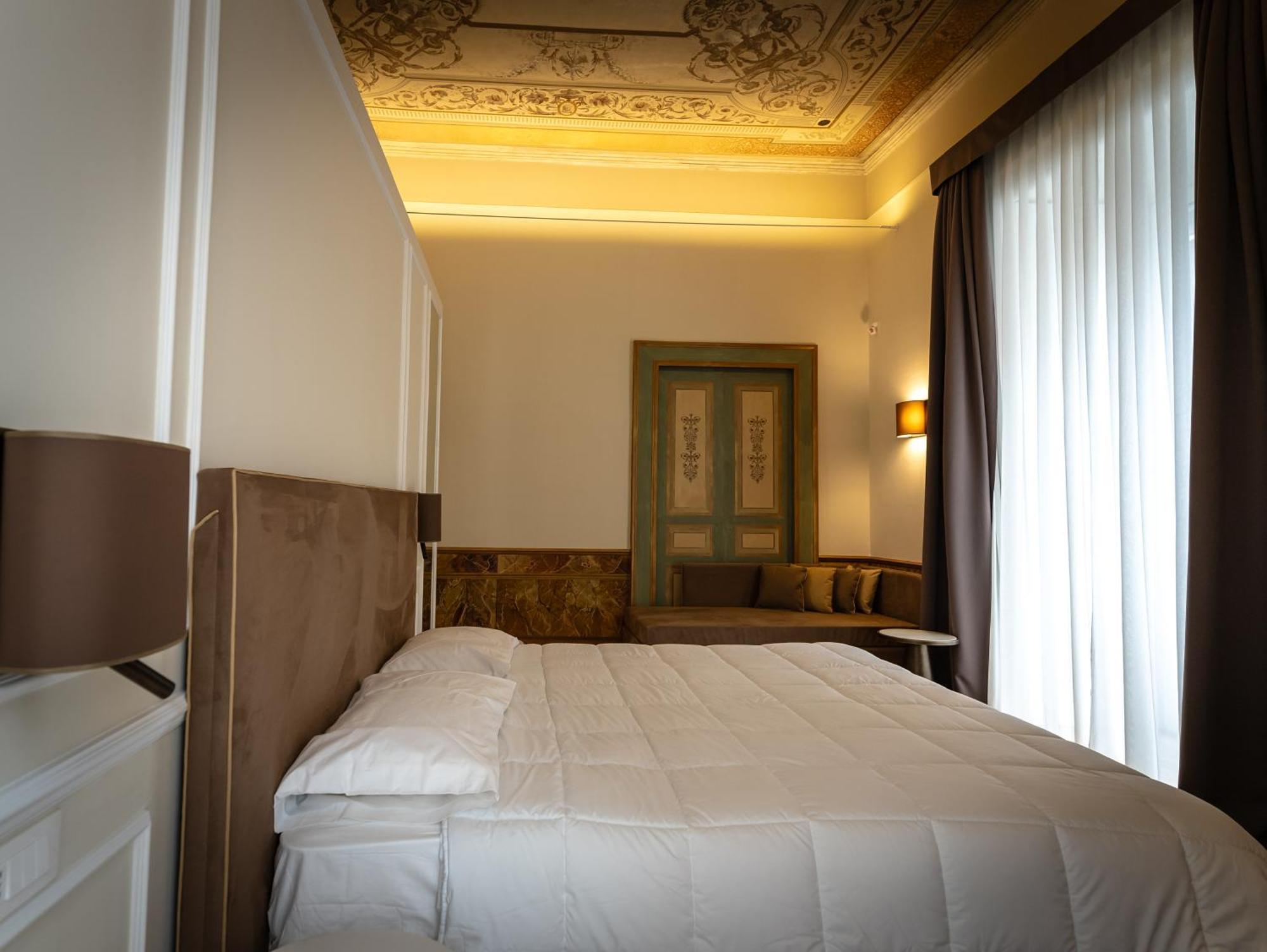 Antica Dimora Pessina Hotel Napoli Bagian luar foto