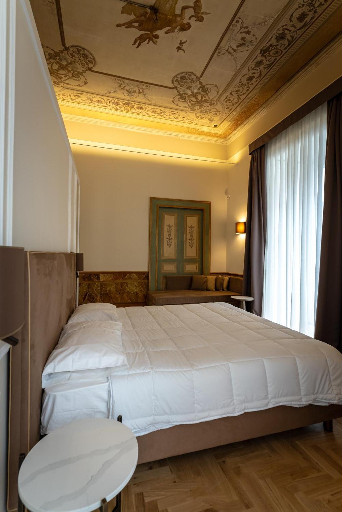 Antica Dimora Pessina Hotel Napoli Bagian luar foto