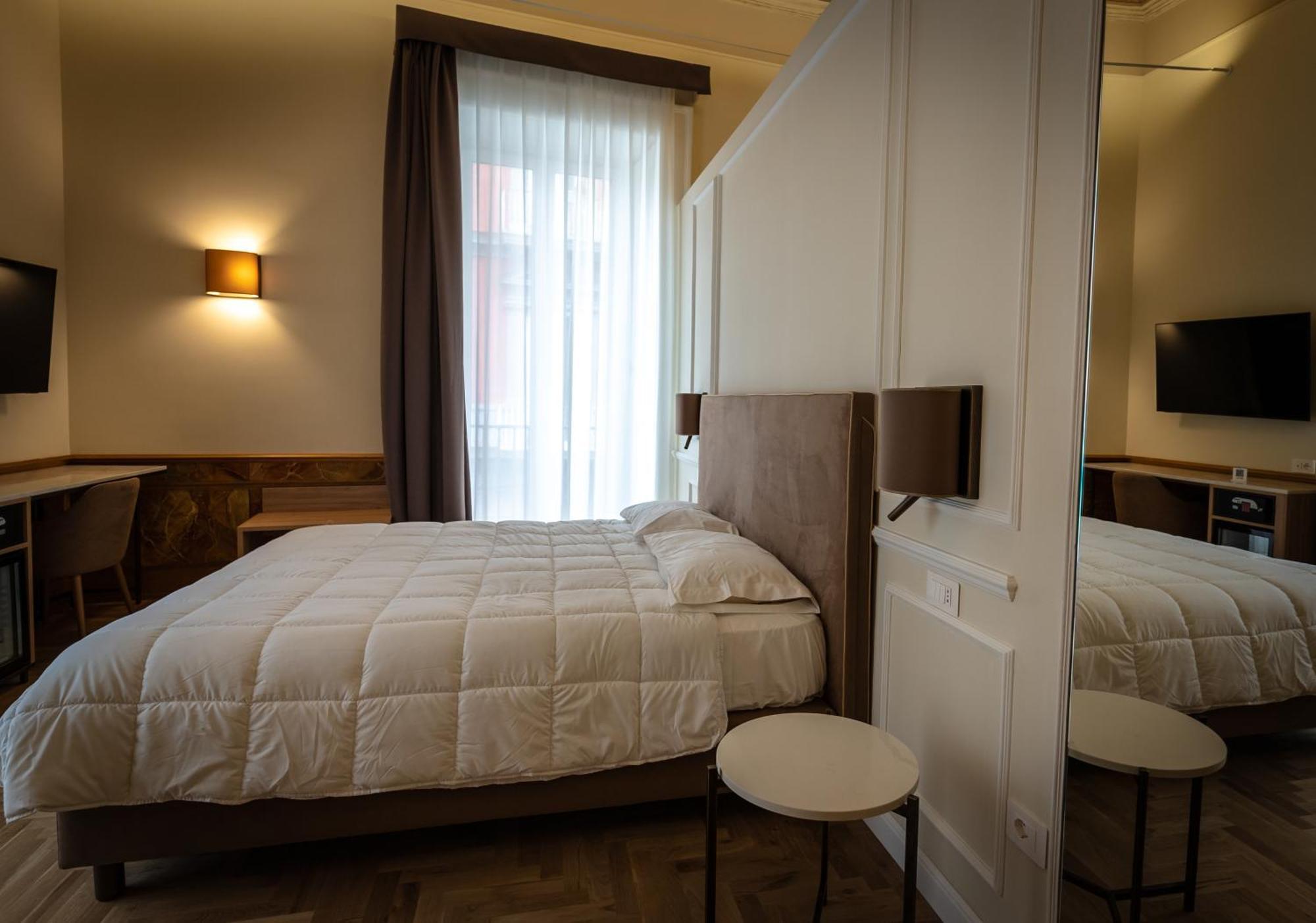 Antica Dimora Pessina Hotel Napoli Bagian luar foto