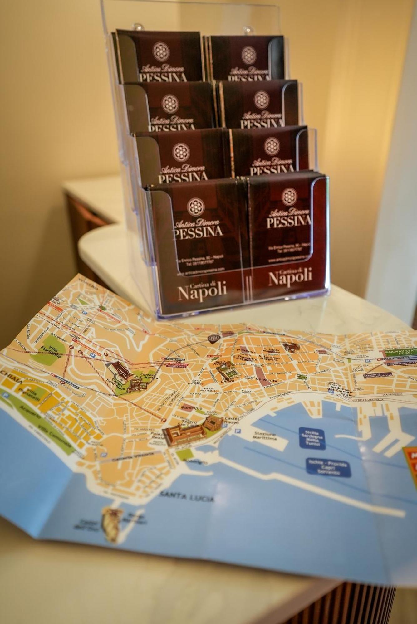 Antica Dimora Pessina Hotel Napoli Bagian luar foto